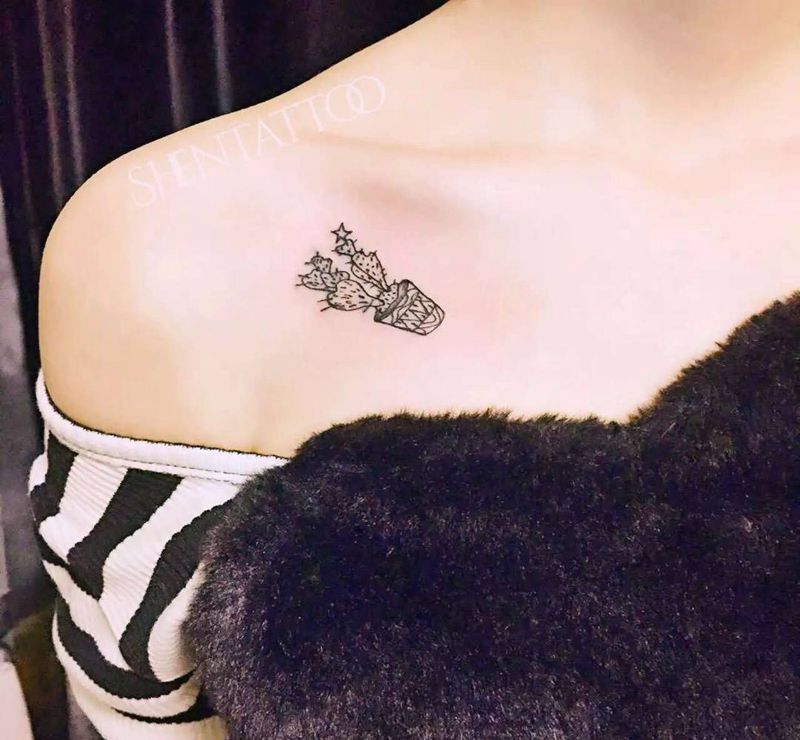 仙人掌纹身图片_成品胸部清新原创植物纹身图案