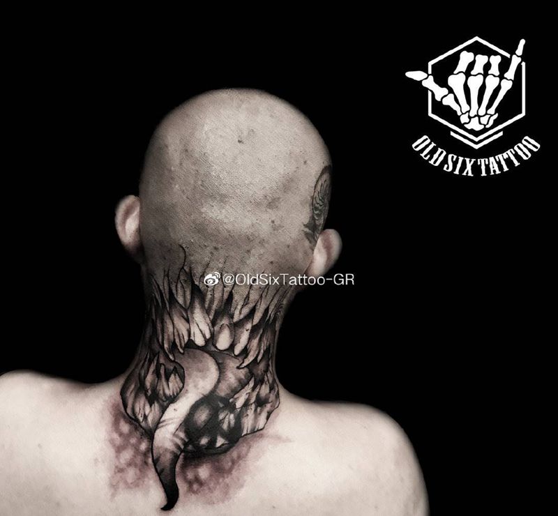 嘤嘤怪纹身图片_颈部欧美写实几何纹身图案