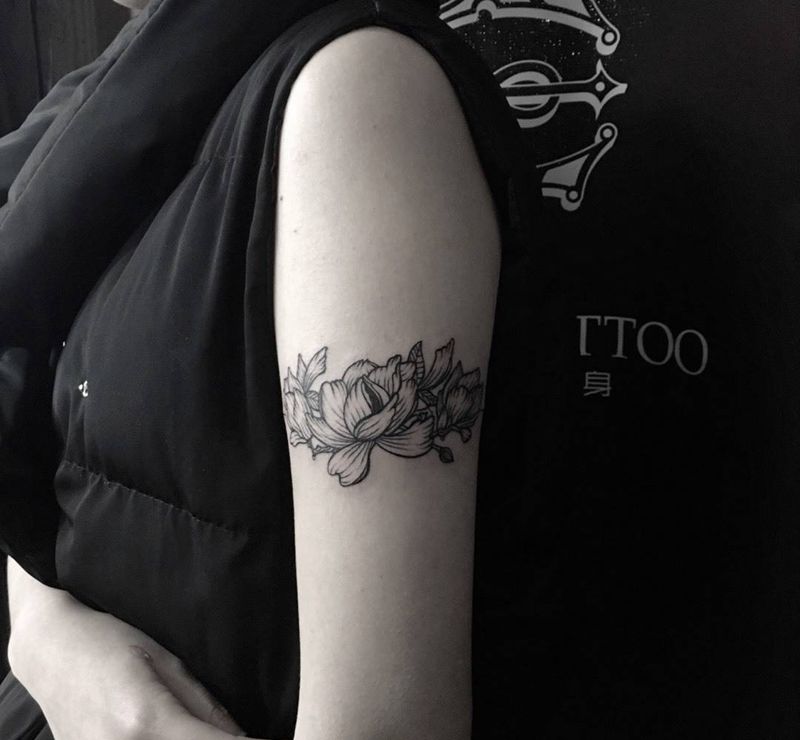 几何线条花卉手环纹身图片_成品手臂清新写实几何植物原创纹身图案