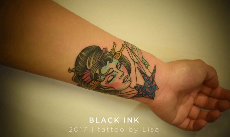 “千纸鹤”遮盖纹身图片_成品手臂欧美清新人物原创纹身图案