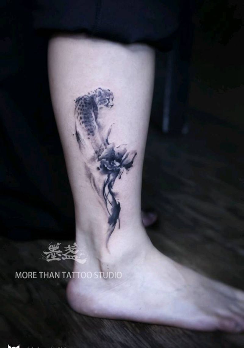 水墨纹身图片_腿部水墨豹花纹身图案