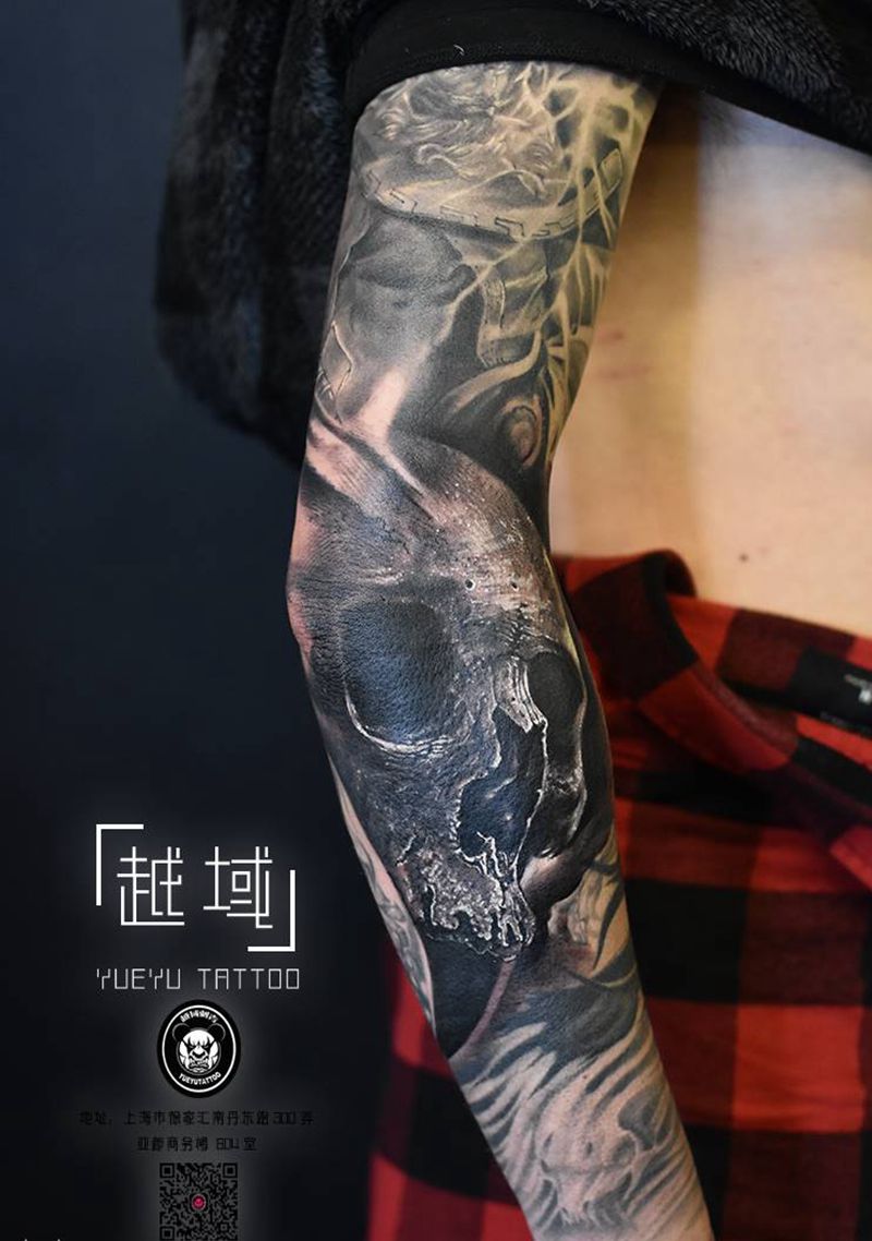骷髅花臂纹身纹身图片_手臂欧美写实纹身图案