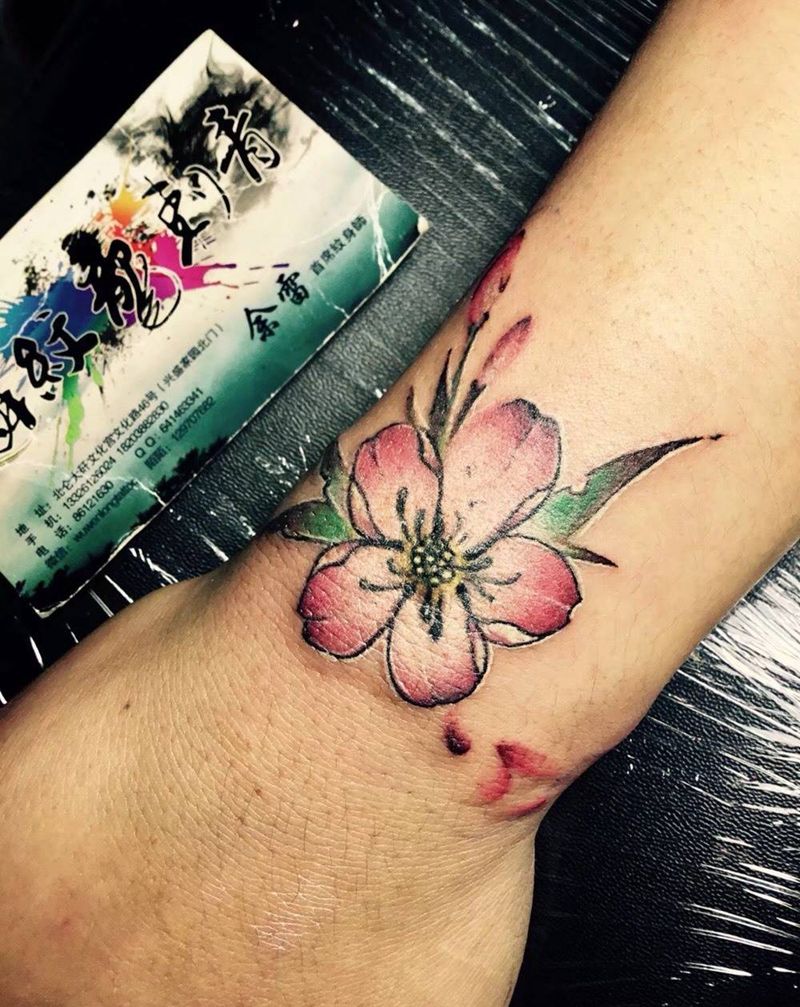 桃花纹身图片_成品手臂清新植物纹身图案