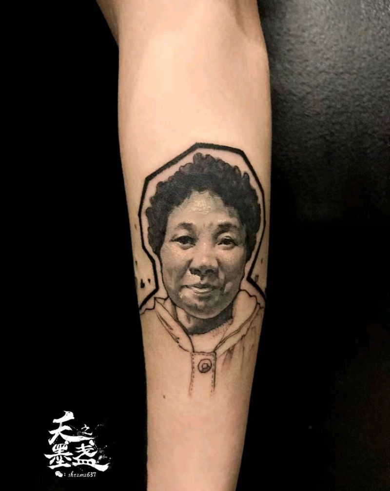 school肖像纹身图片_手臂欧美写实亲人肖像纹身图案