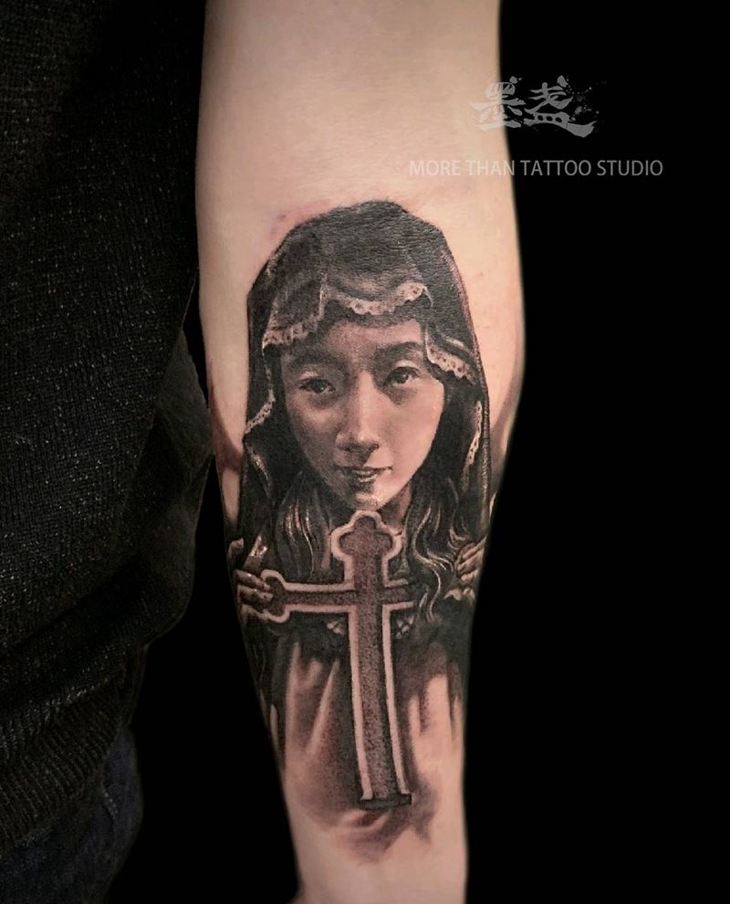 肖像纹身图片_手臂欧美写实圣母黑灰纹身图案