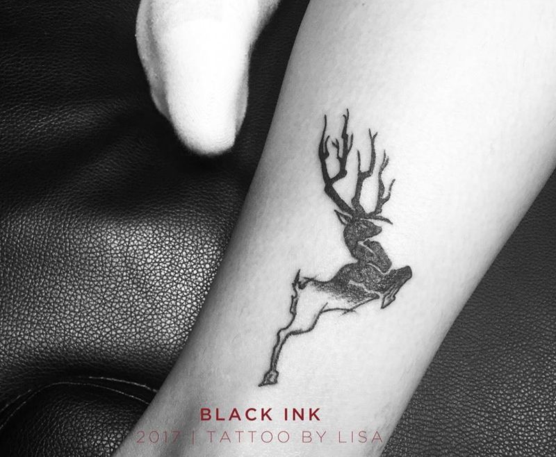 小鹿纹身图片_成品腿部欧美清新动物图腾纹身图案