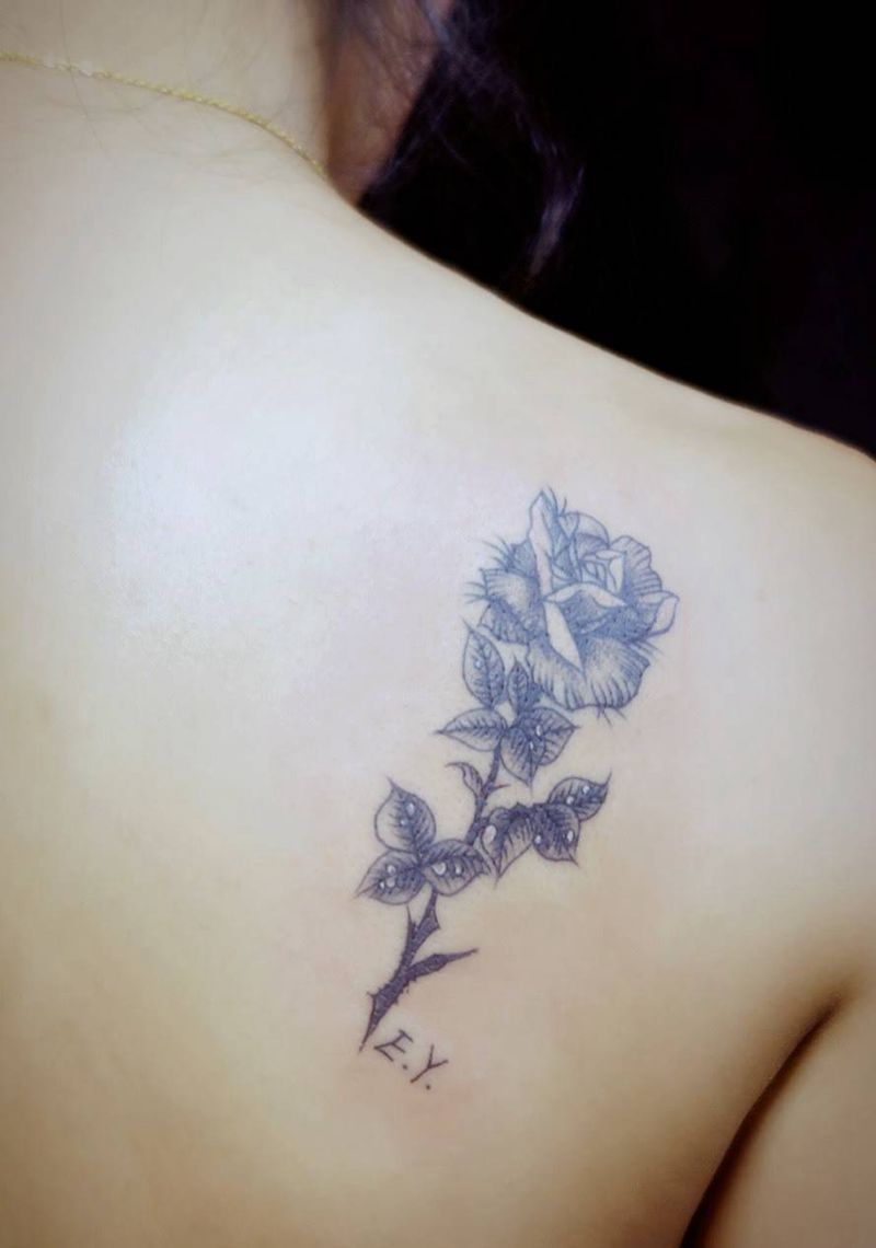 后肩玫瑰纹身图片_成品背部欧美清新植物原创纹身图案