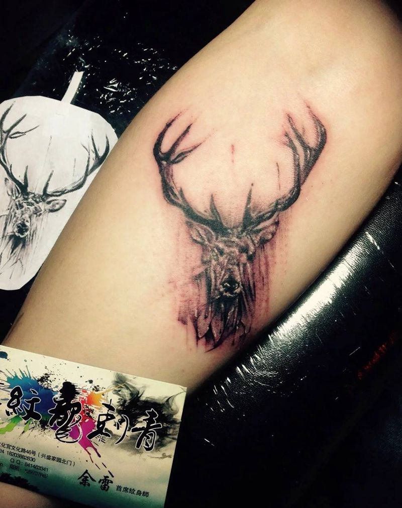 鹿纹身图片_成品手臂传统写实动物纹身图案