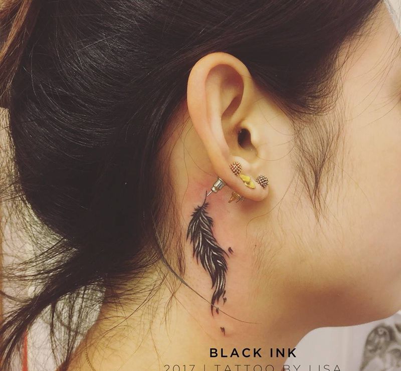耳后羽毛纹身图片_成品颈部欧美清新图腾原创纹身图案
