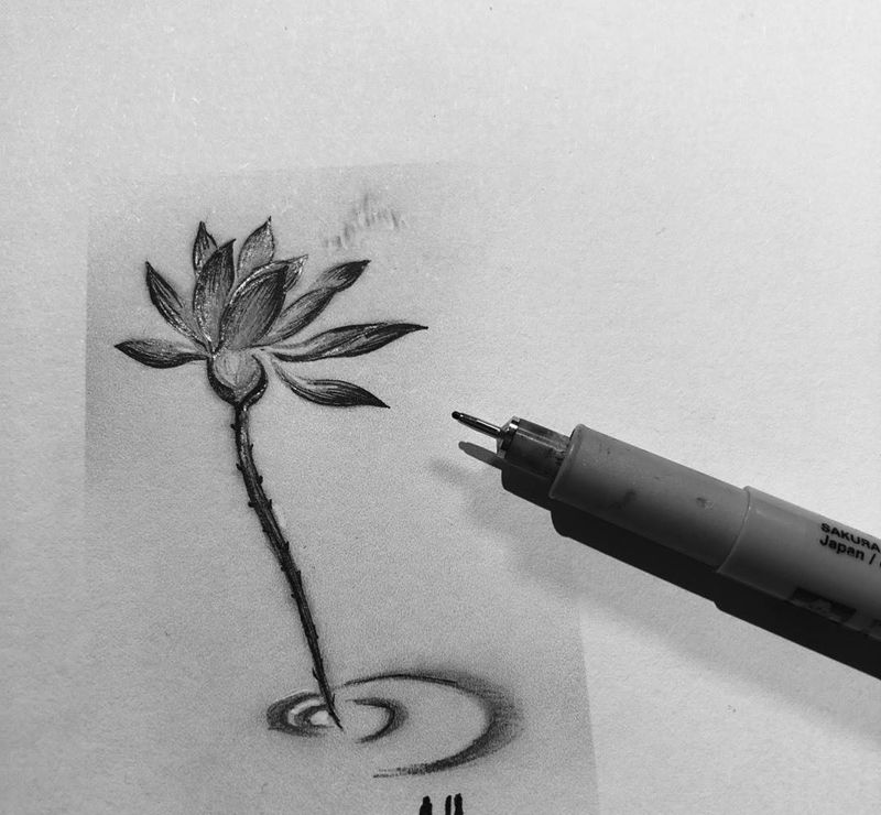 荷花纹身图片_手稿腿部传统清新植物纹身图案