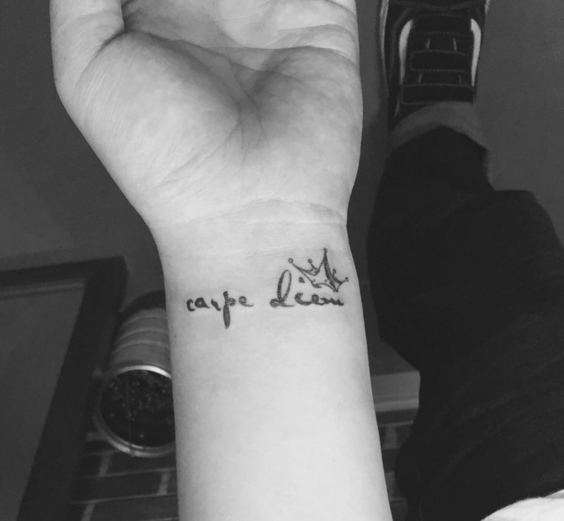 及时行乐纹身图片