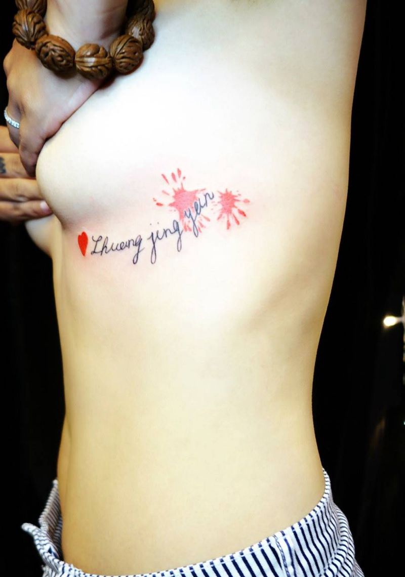 胸下即兴文字纹身图片_成品胸部清新字符原创纹身图案