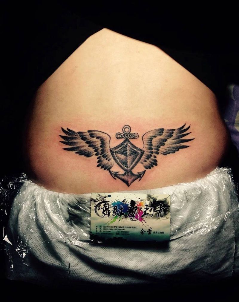 翅膀纹身图片_成品腰部传统动物纹身图案
