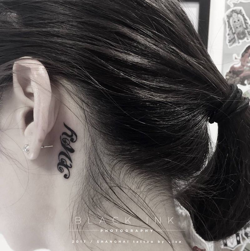 耳后文字纹身图片_成品颈部欧美清新字符原创纹身图案