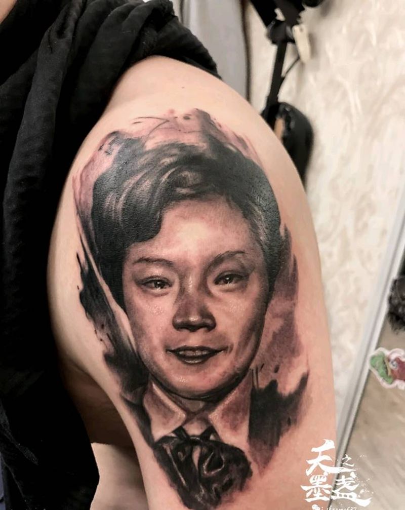 肖像一枚纹身图片_手臂欧美写实亲人肖像纹身图案