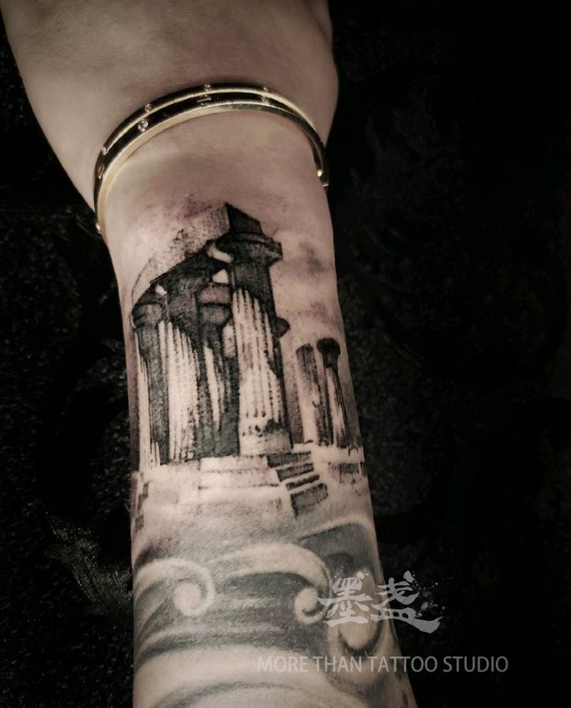 神庙纹身图片_手臂欧美写实黑灰纹身图案