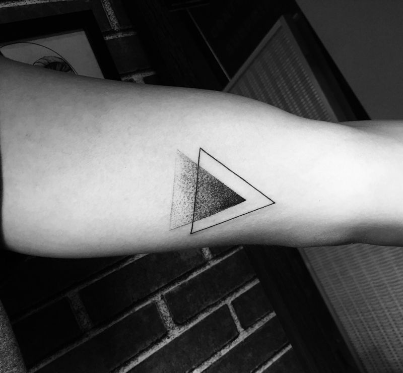 三角区域纹身图片