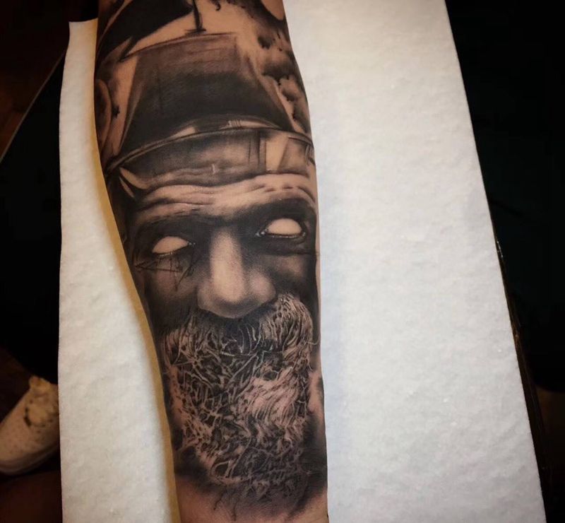 暗黑写实老人纹身图片_成品手臂腿部欧美肖像人物黑灰写实素描纹身图案