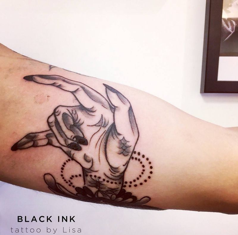 黑灰小图纹身图片_成品手臂欧美人物原创纹身图案