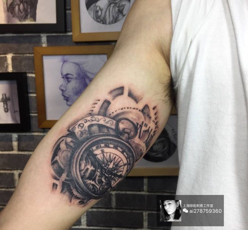 指南针纹身图片_成品手臂欧美写实几何字符纹身图案