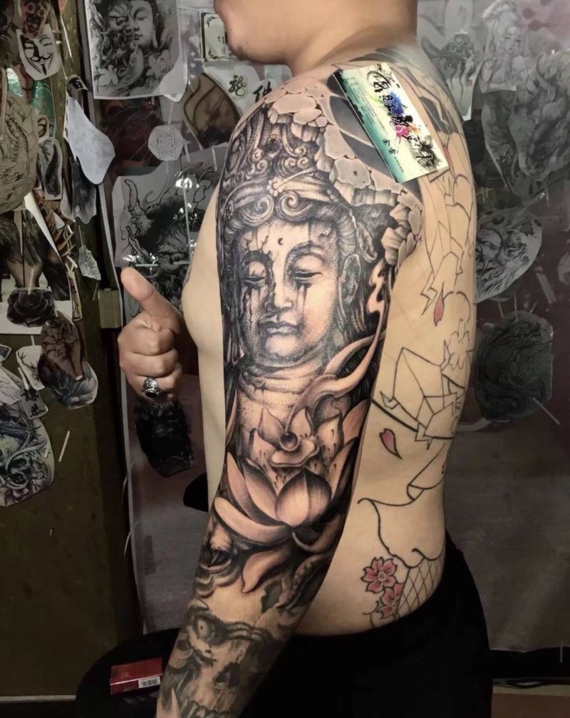 石雕佛纹身图片_手臂点刺老传统纹身图案