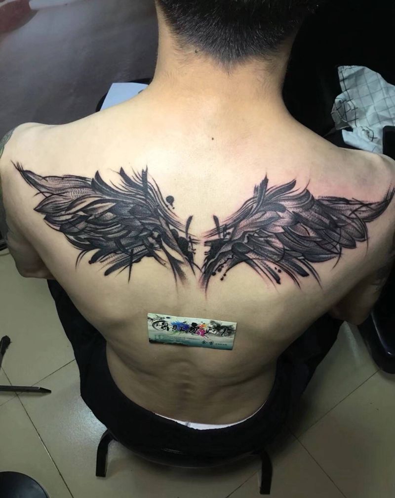 翅膀纹身图片_成品背部欧美传统几何纹身图案