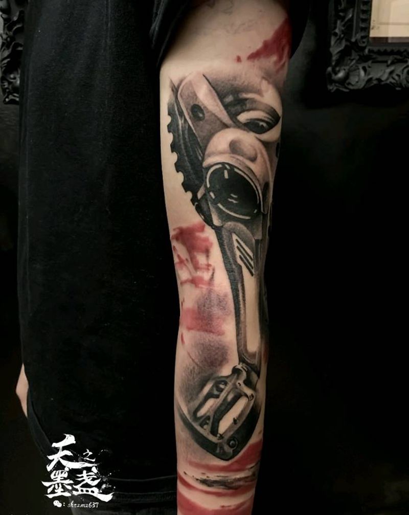 花臂纹身图片_手臂欧美写实机车纹身图案