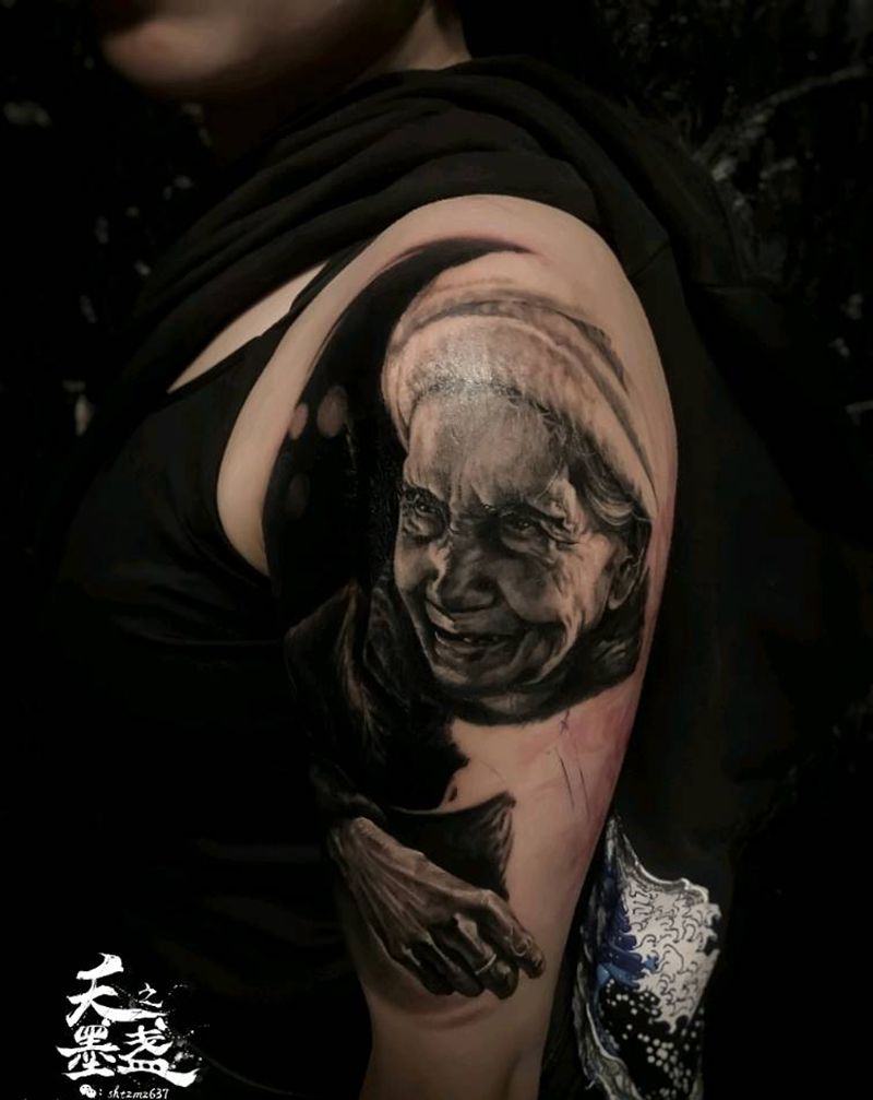 傣族老人纹身图片_手臂欧美写实亲人肖像纹身图案