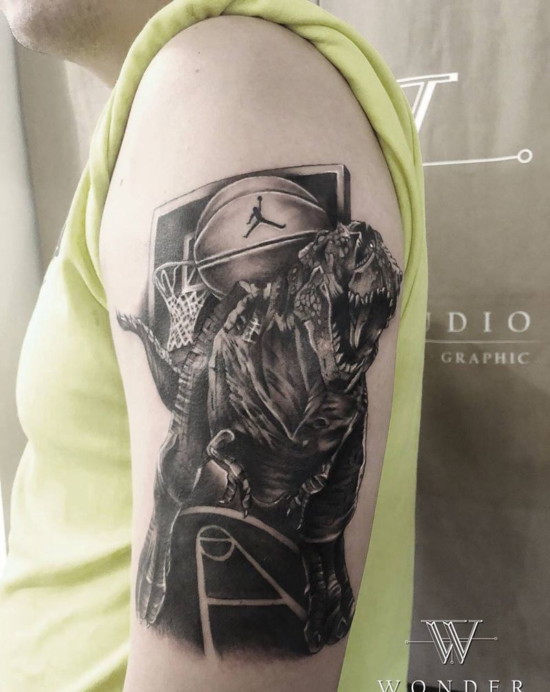 球场上的霸者纹身图片_手臂欧美写实霸王龙 篮球纹身图案