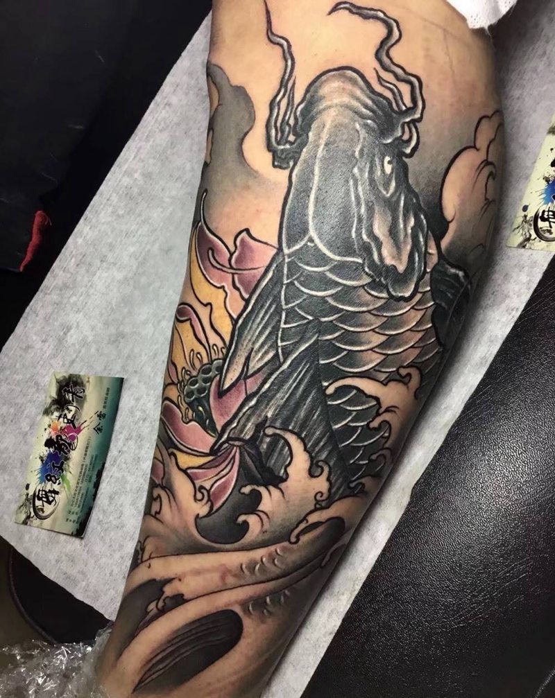 鱼纹身图片_腿部新传统纹身图案