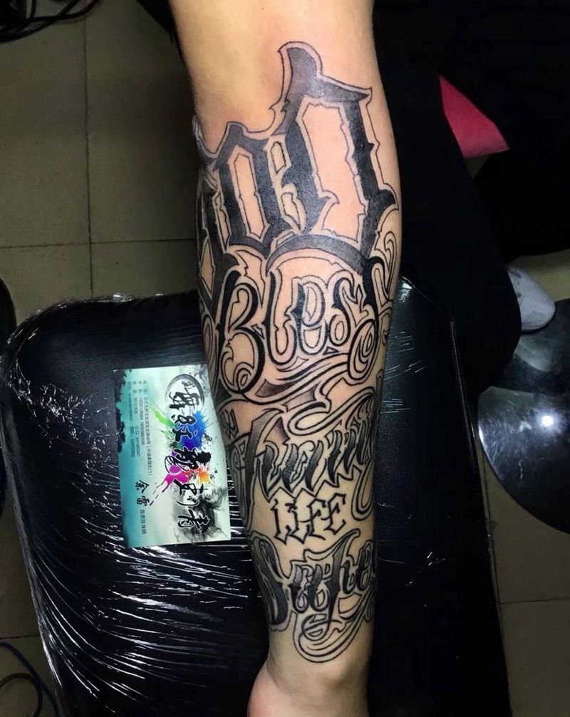 哥特字母纹身图片_手臂花体字纹身图案