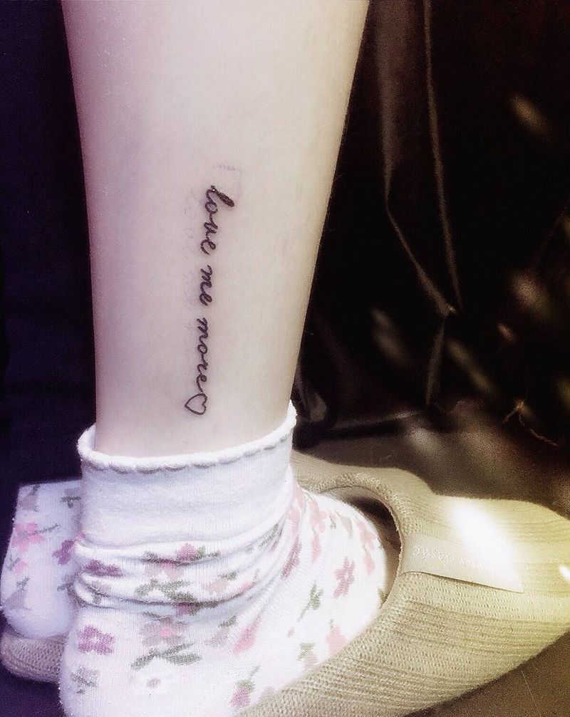 手写英文字体纹身图片_成品腿部欧美清新字符原创纹身图案