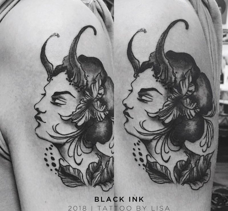 大臂外侧肖像纹身图片_成品手臂欧美肖像清新人物植物原创纹身图案