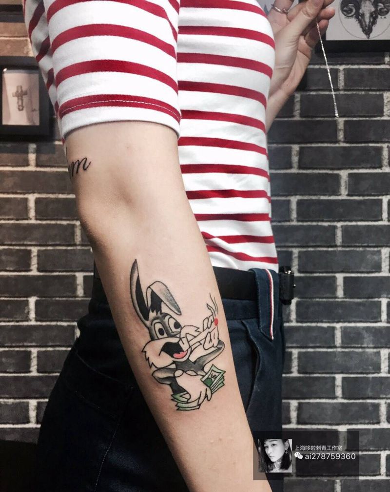 兔八哥纹身图片