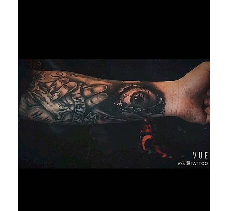 暗黑眼睛纹身图片_欧美素描眼睛人物静物欧美肖像写实臀部手臂成品纹身图案