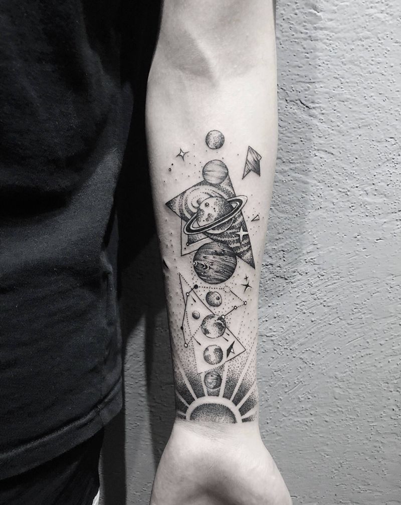 原创点刺星球纹身图片_手臂手部点刺纹身图案