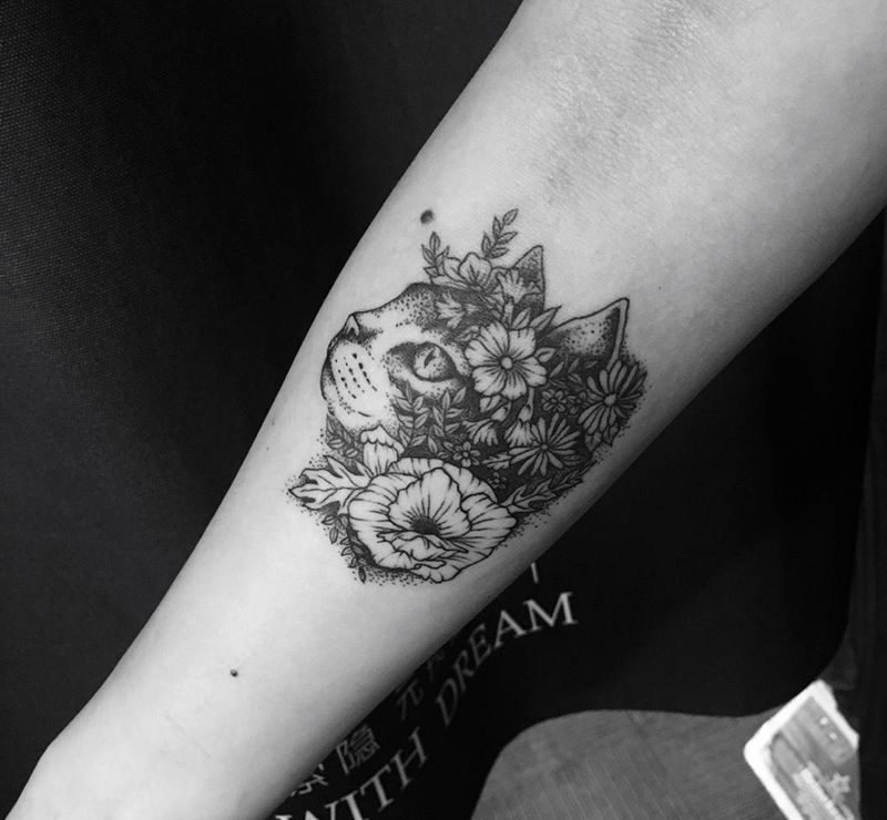 猫纹身图片_成品手臂清新写实动物几何植物纹身图案