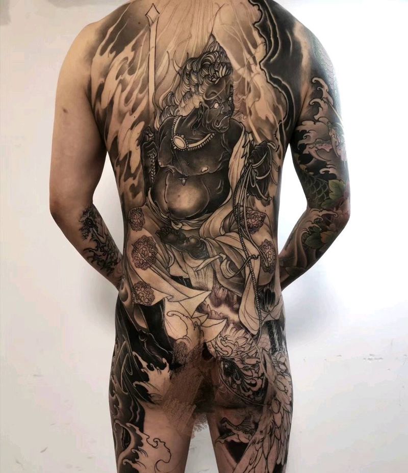 不动明王纹身图片_背部臀部新传统纹身图案