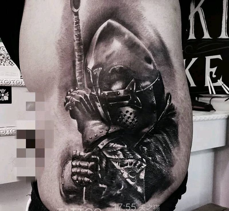 遮盖纹身图片_腰部欧美写实纹身图案