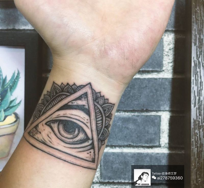 上帝之眼纹身图片