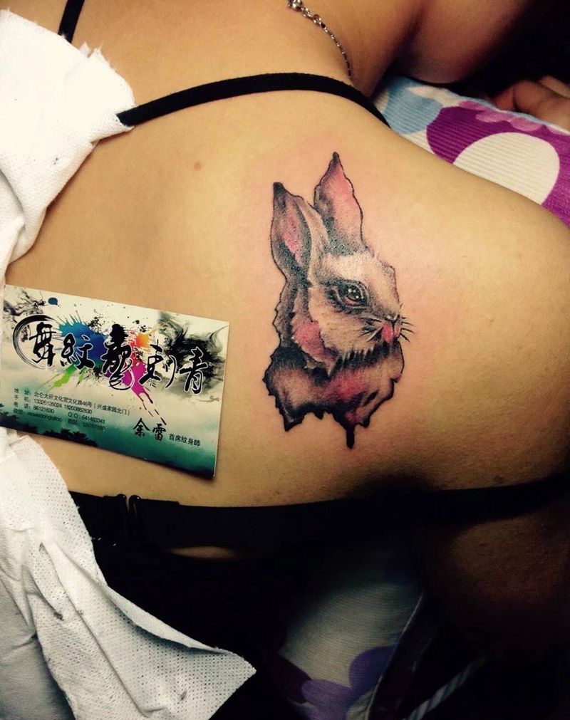 兔子纹身图片_成品肩部清新欧美动物纹身图案