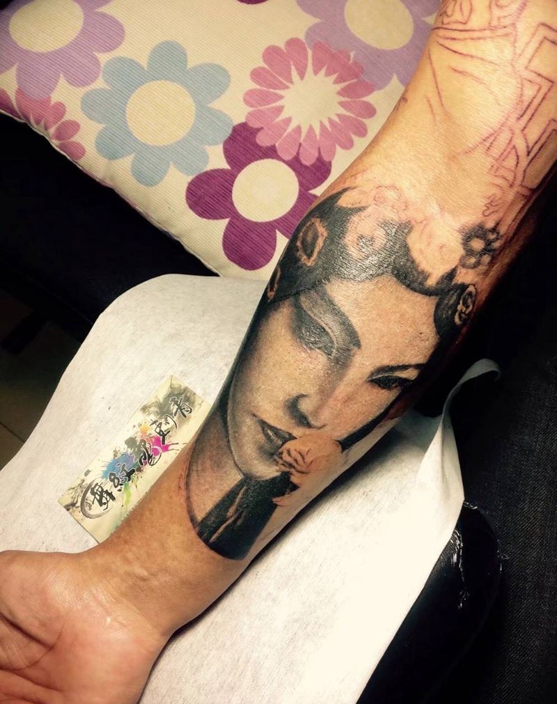 花旦纹身图片_手臂写实人物纹身图案