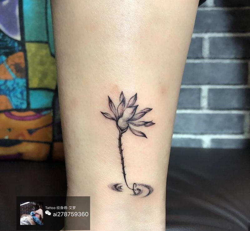 莲纹身图片_成品腿部传统清新植物纹身图案