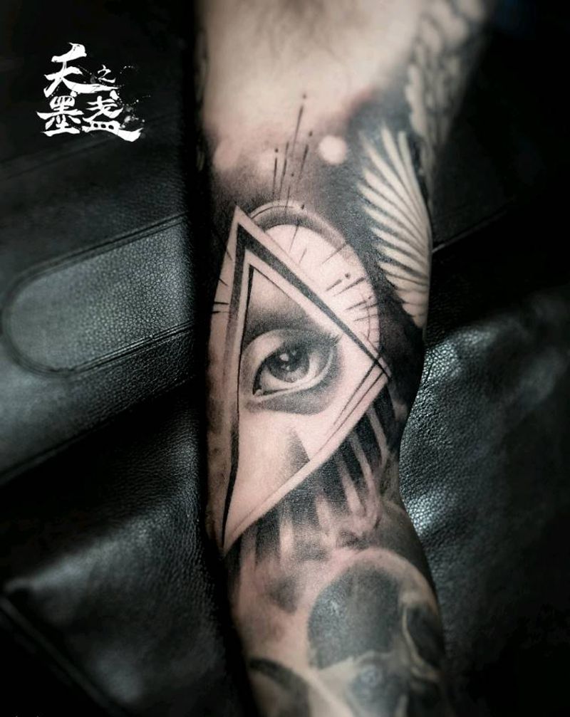 眼睛纹身图片_手臂欧美写实荷鲁斯之眼纹身图案