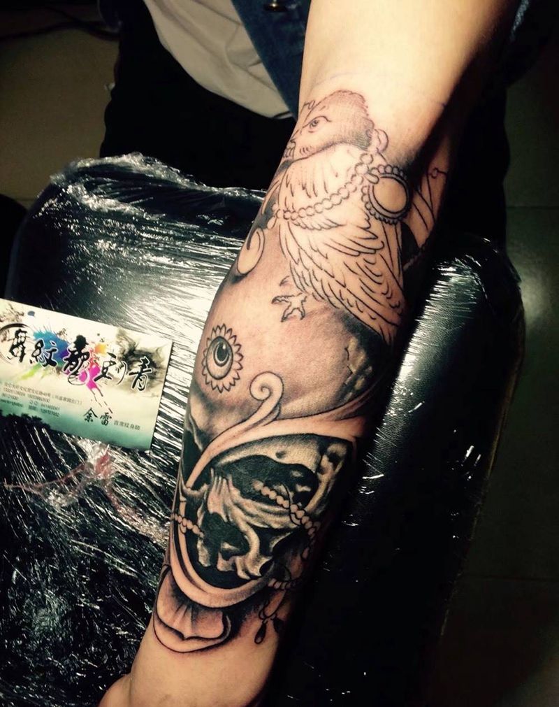 骷髅头纹身图片_手部手臂欧美人物鬼神纹身图案