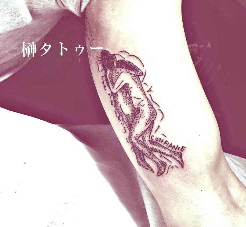 拥抱纹身图片_成品手臂欧美原创人物纹身图案