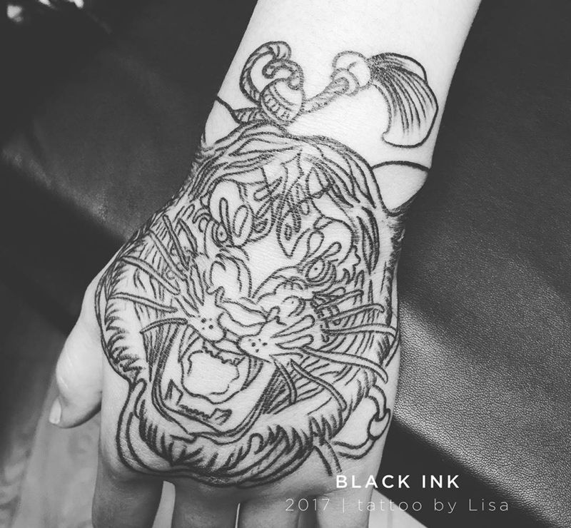 虎纹身图片_成品手部欧美写实动物原创纹身图案