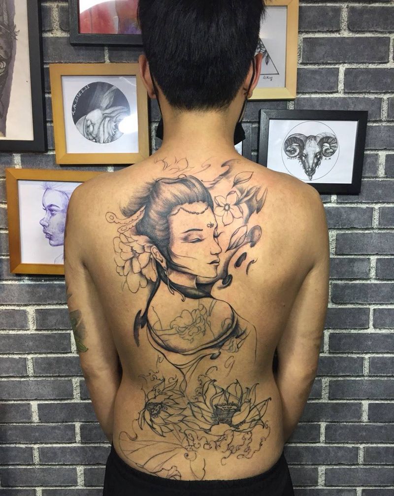 传统满背未完纹身图片_背部成品传统清新人物原创植物纹身图案