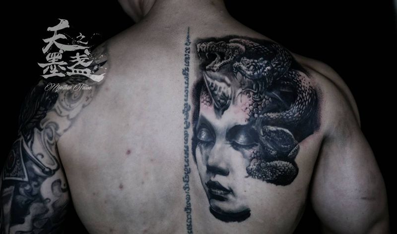 美杜莎纹身图片_背部欧美肖像写实人物鬼神原创成品纹身图案