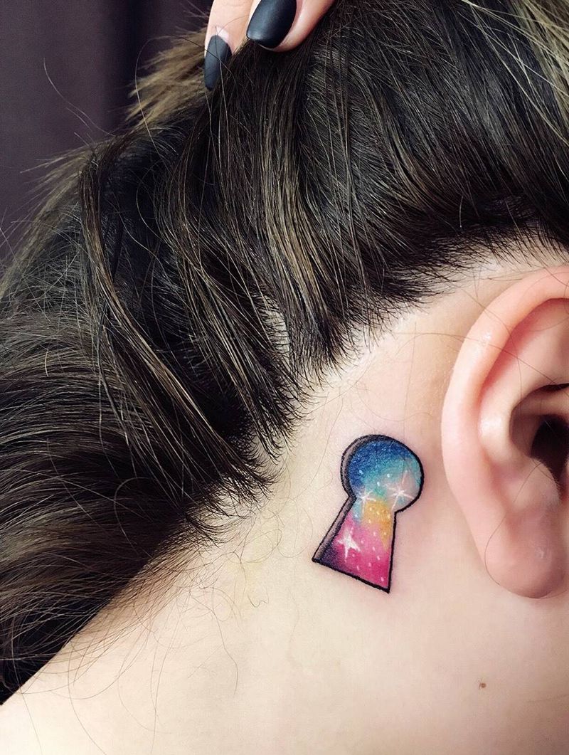 星空锁孔纹身图片_清新几何颈部纹身图案